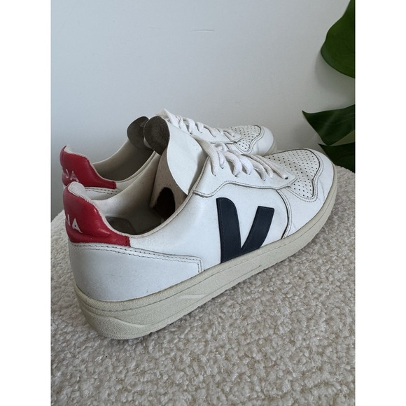 Veja V-10 women's Sz 10 White Red Navy Leather Sneakers Lace Up Vegan Leather - Picture 9 of 10